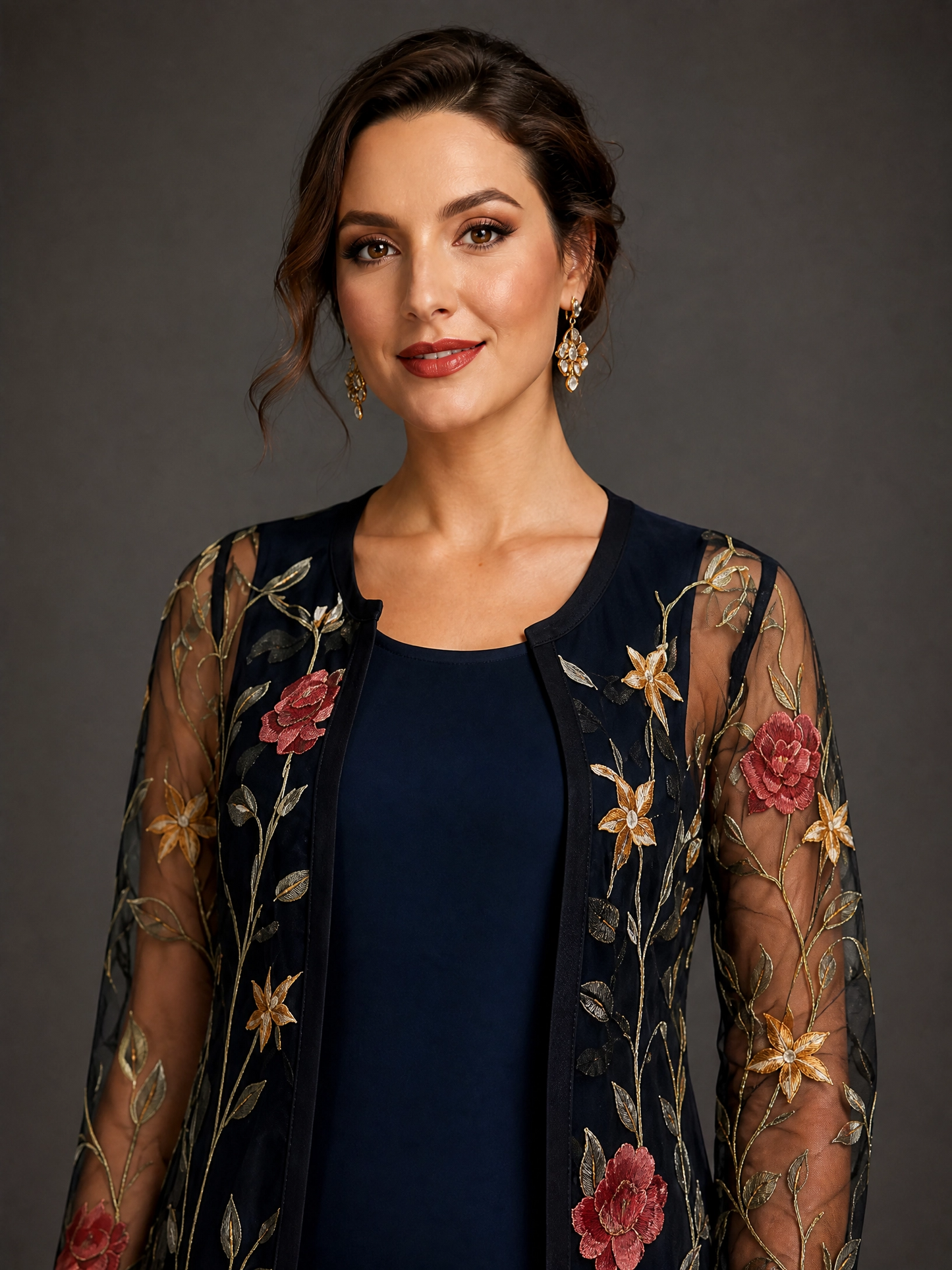 Conjunto de vestido y cárdigan ligero con bordado floral